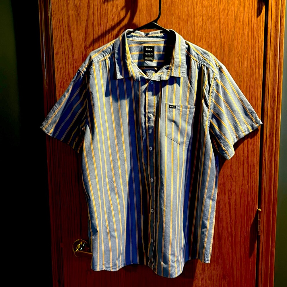 Men’s RVCA, striped short sleeve shirt.